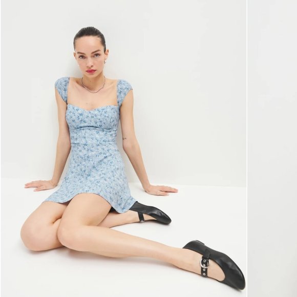 💝ONLY ONE!💝Reformation Tanis Dress in Brooke - Picture 2 of 14